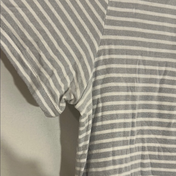 Jones New York Gray and White Relaxed Short Sleeve Tee - Picture 3 of 4